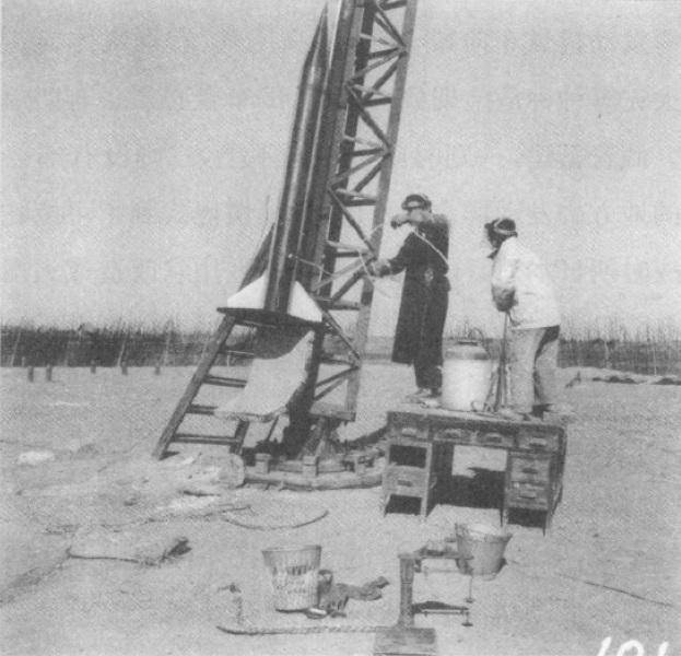 中国第一个上太空的卫星,卫星那么大是怎么发射到太空的