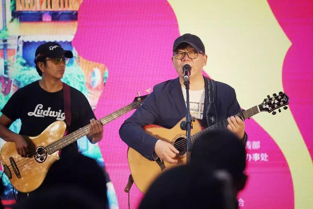 音乐配咖啡,百年老街变身时尚秀场，首届黎黄陂路咖啡音乐节开幕