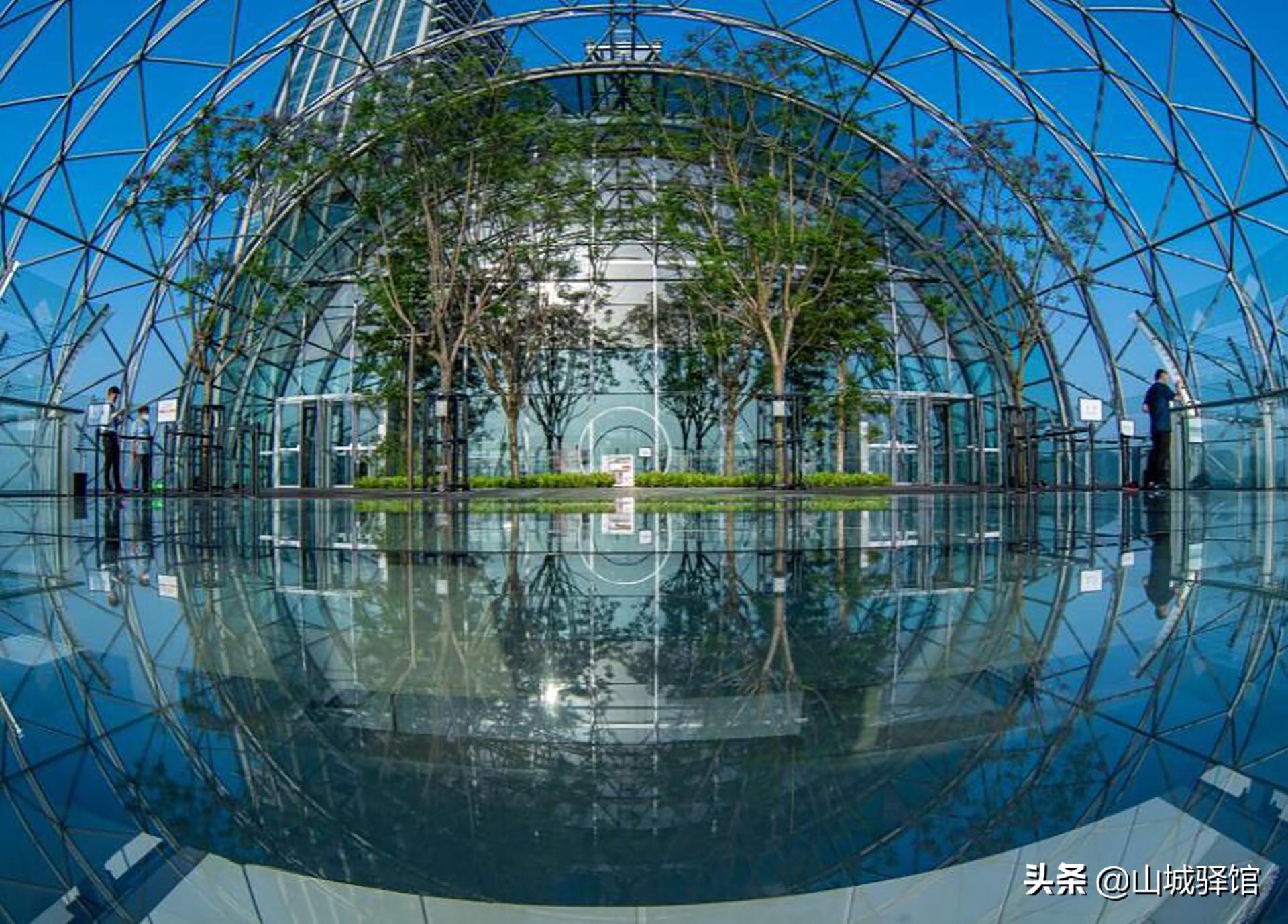 重庆云端之眼高空观景台来福士,俯瞰重庆观景台