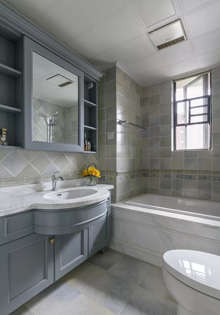 卫生间圆镜子加镜柜效果图,卫生间智能镜柜一体选哪种