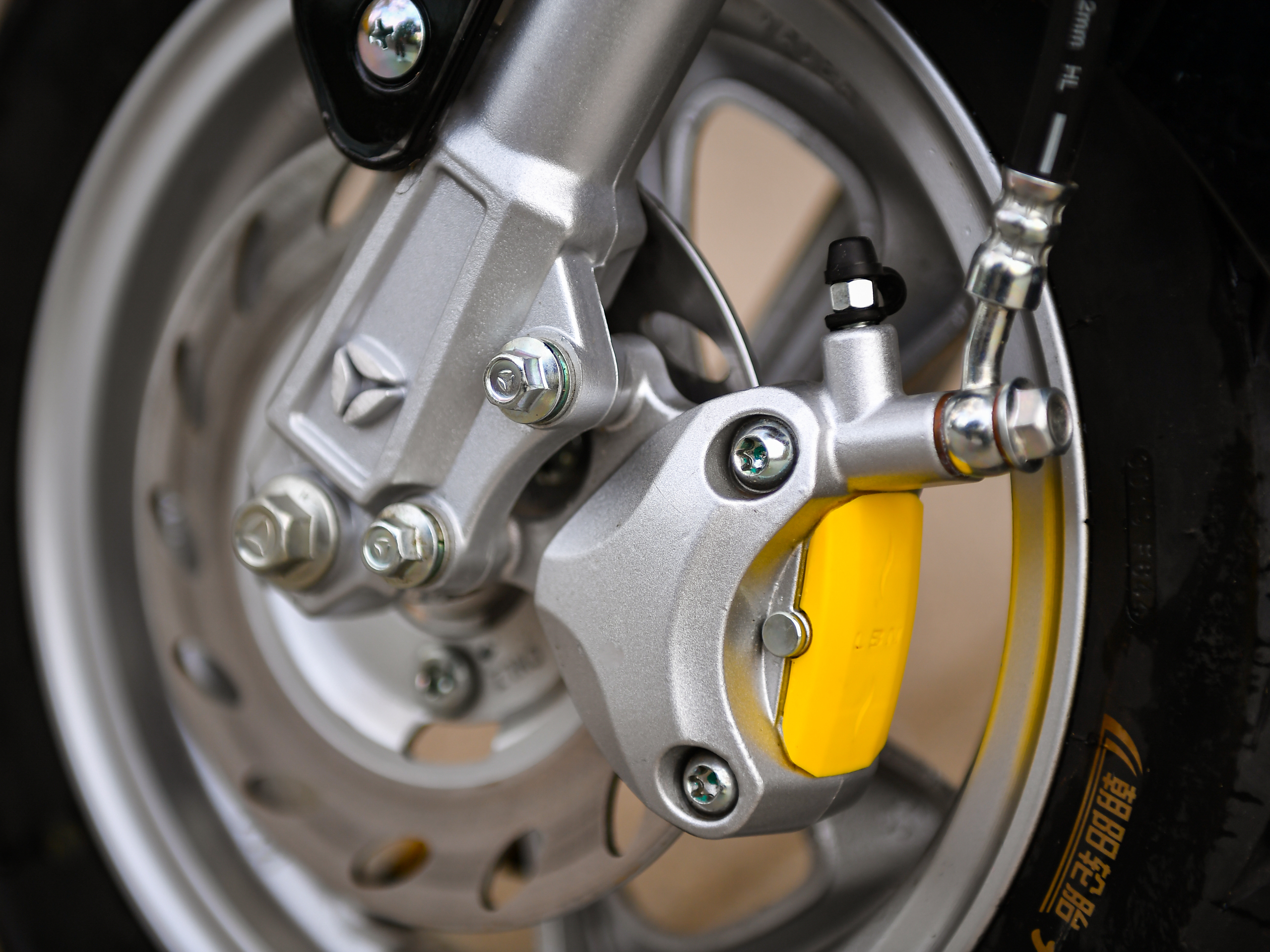 雅迪e2s测评,雅迪电动车b20测评