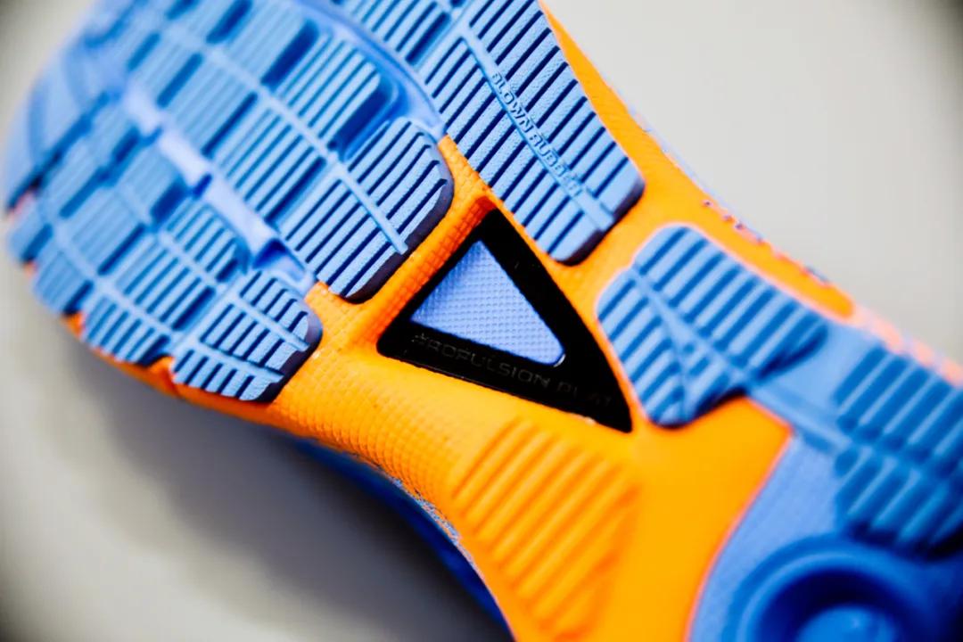 ua最新科技跑鞋,代替跑步的训练器材