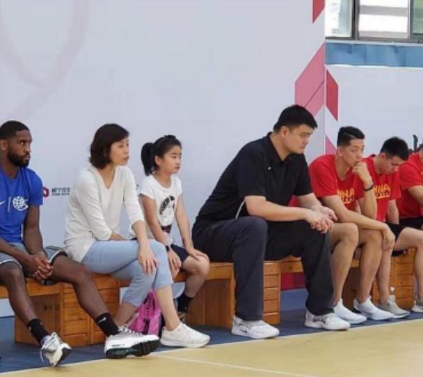 姚明和姚明的女儿身高多少,姚明女儿近照7岁身高1米6