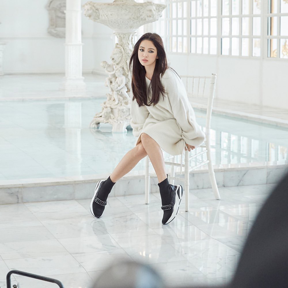 宋慧乔烟熏妆配运动鞋,韩国女星宋慧乔烟熏妆写真