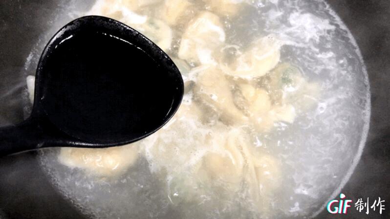 冰箱里冻的饺子怎么煮不会破皮呀,煮饺子切记不可开水就下锅