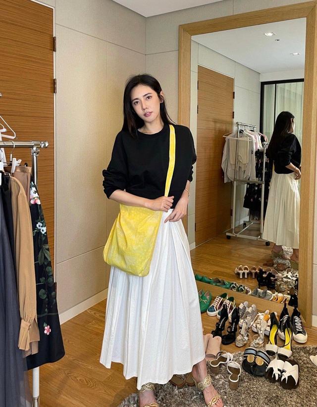 秋瓷炫日常穿衣服,秋瓷炫穿紧身裤出席活动