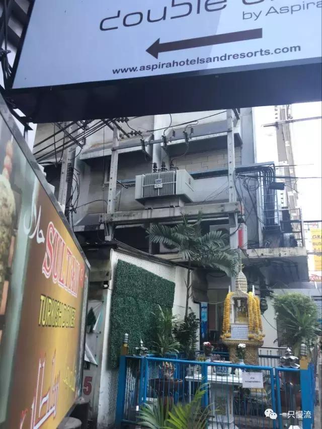 双手合十泰国佛像,在泰国双手合十是什么意思