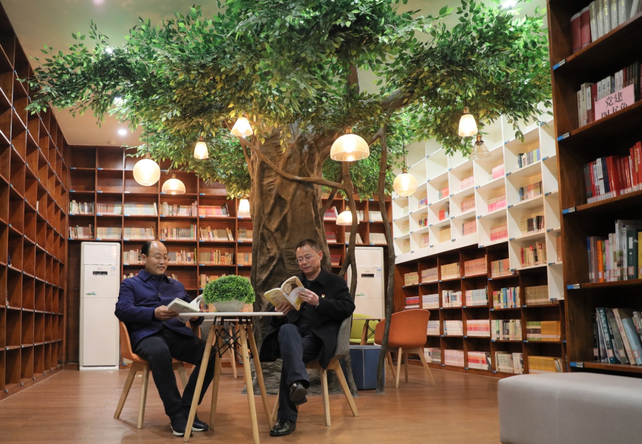 真抓实干在行动科技教育放光明——郑州12中随访记