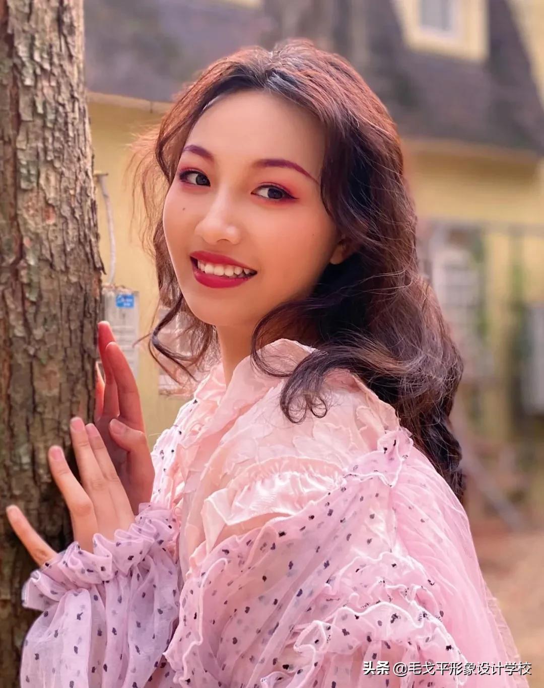 女明星是怎样处理脸上的痣,圆脸如何点痣好看