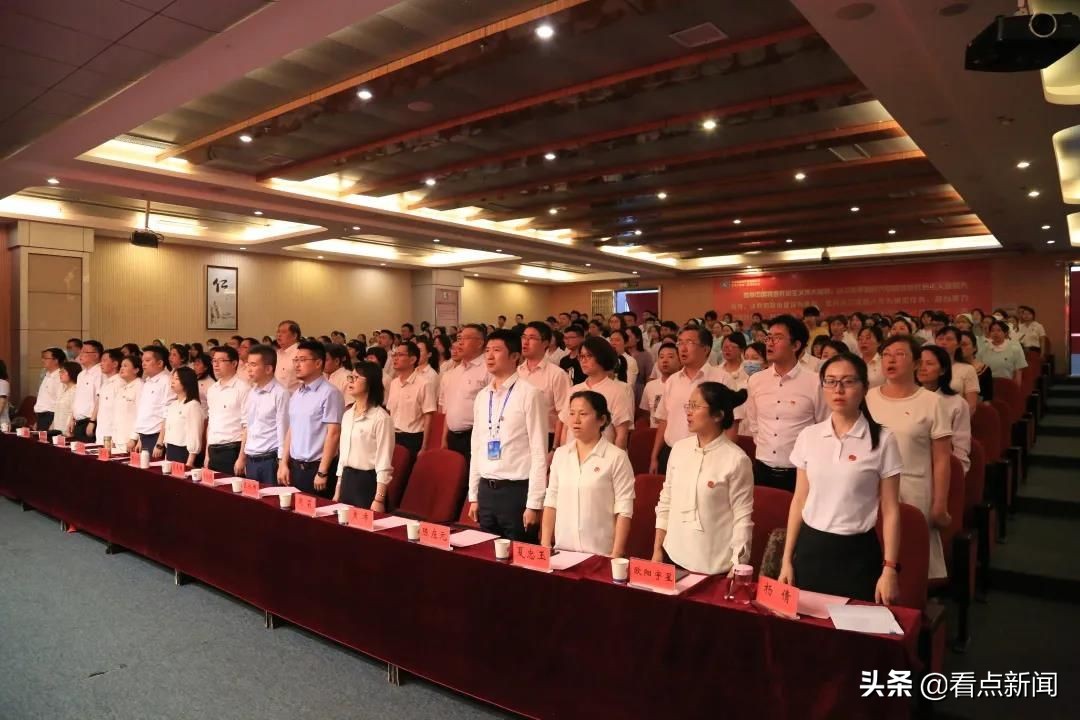 贵阳学院2019年毕业典礼,贵阳护理职业学院2018中专