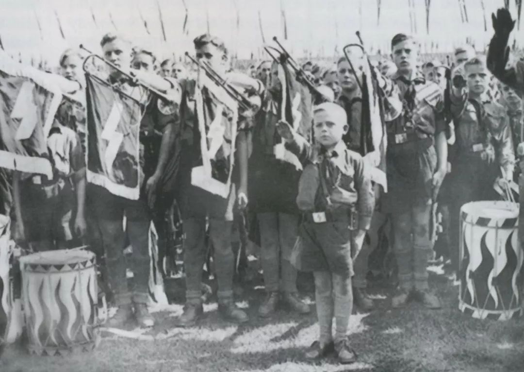 从一名纳粹战犯到英国曼城足球明星，这个德国人究竟经历了什么？