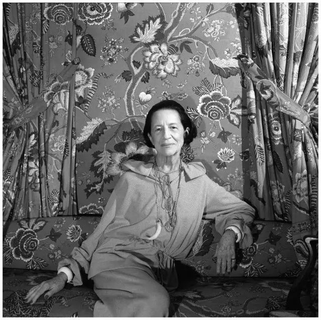 Dior花115万买她大片，雪奈做闺蜜，这个“丑女”才是真时尚