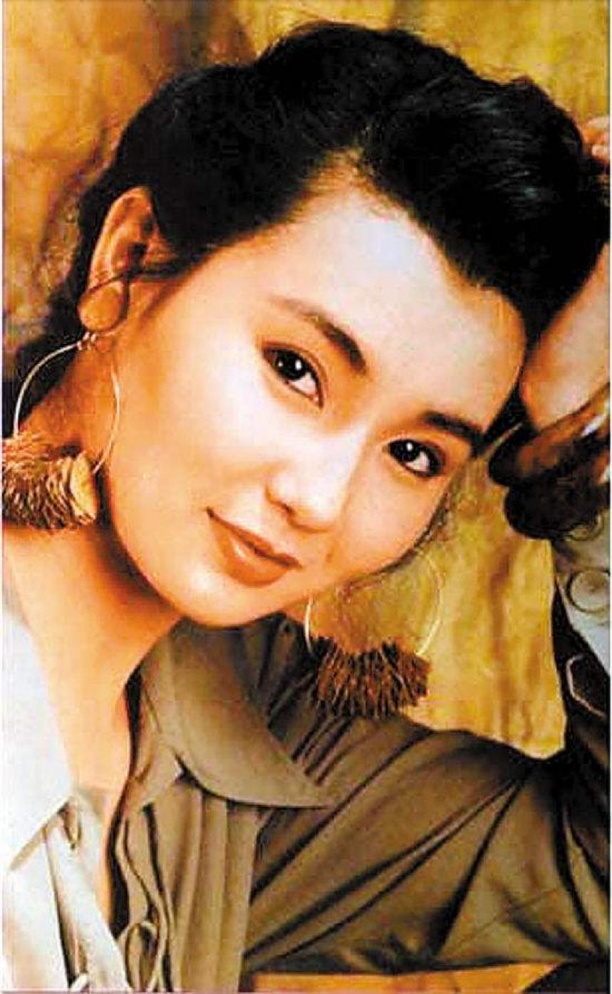 55岁张曼玉惊艳美图,张曼玉素颜出镜演技炸裂