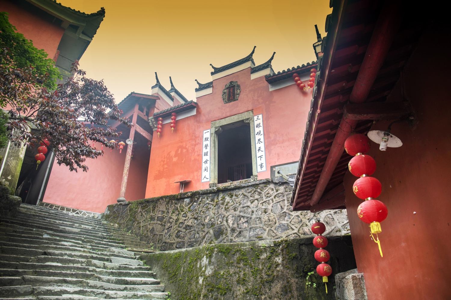 江西这地方有座仙山常年云雾缭绕,江西第一山三清山