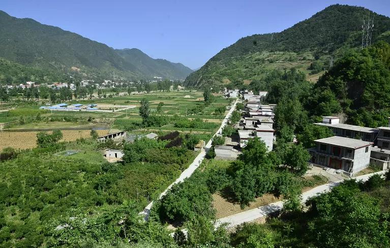 秦岭深处绝美村落,秦岭深处一座美丽的世外桃源