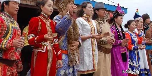 蒙古族下马酒礼仪是怎么来的 (蒙古族喝酒礼仪)