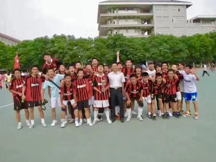 知情人：野球场“施暴人”先被伤害他爱踢球爱C罗但不爱惹事