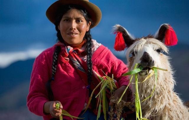 长相像外国人的汉族人,长相酷似中国人的印第安人