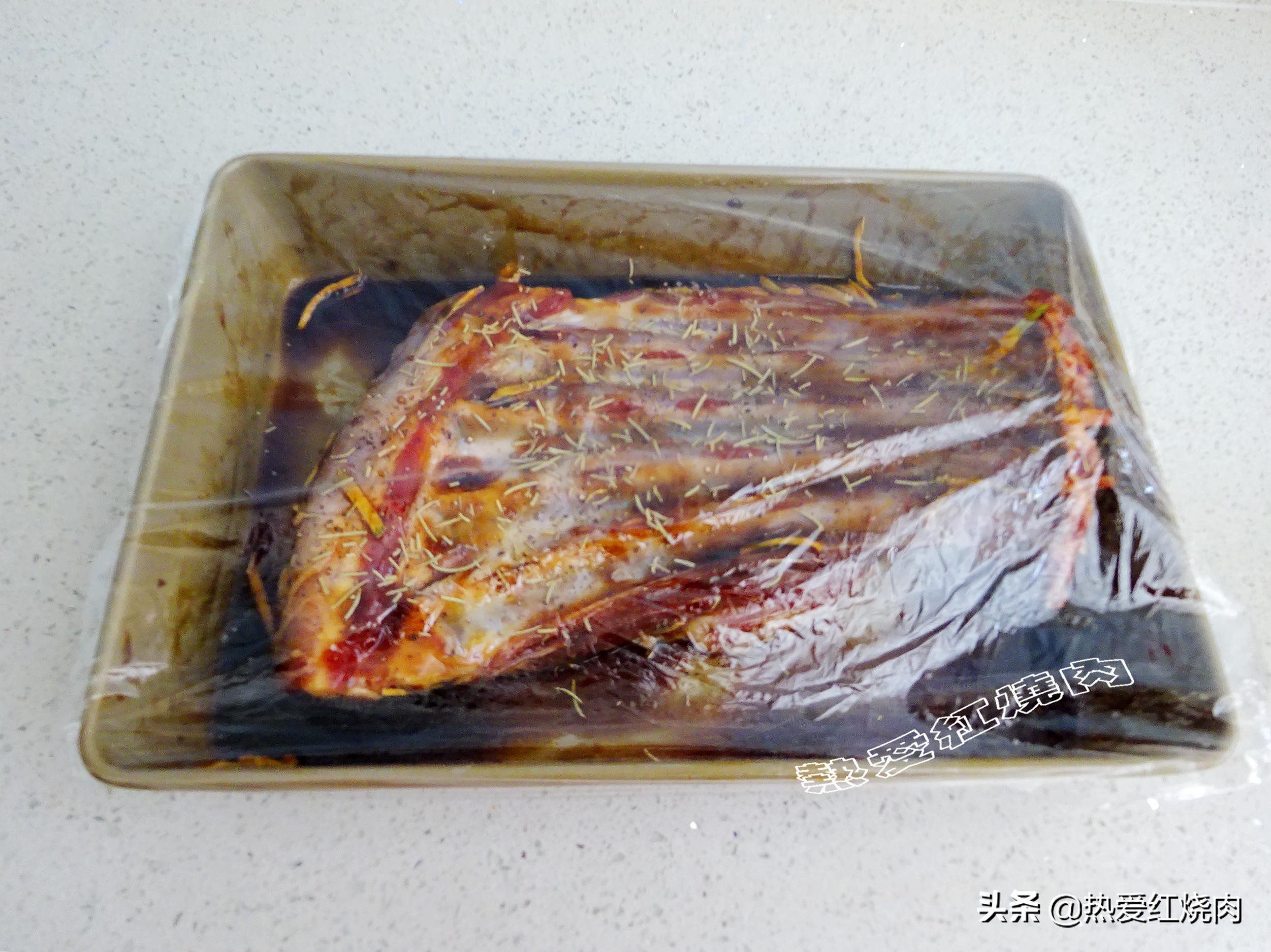 为啥羊排烤完没多少,为什么有些地方羊排烤得外焦里嫩