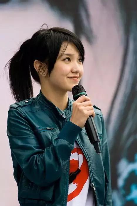 郭采洁和老头买钻戒,郭采洁有没有十克拉戒指