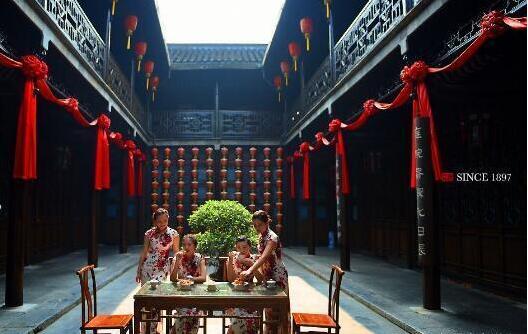 乾隆时期扬州盐商到底多富,乾隆年间扬州四大盐商