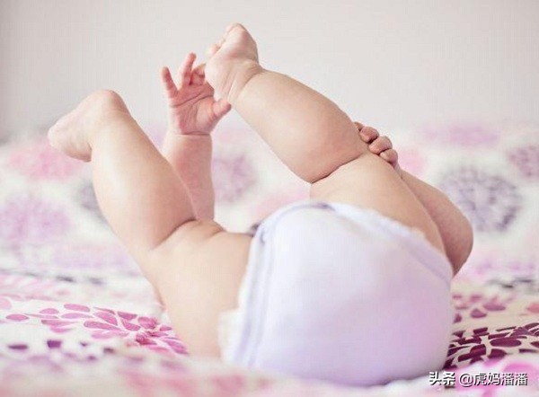 一岁半宝宝老是喜欢摸肚脐眼,一岁半宝宝老是喜欢摸肚皮