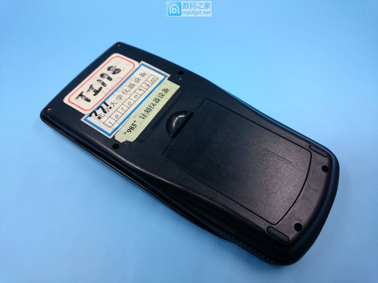 技术大佬秀操作！德州仪器TI-89图形计算器拆机维修及CPU超频