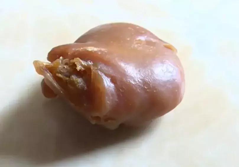 杀鸡取出鸡宝价值四百万,云南女子杀鸡惊现神秘宝物