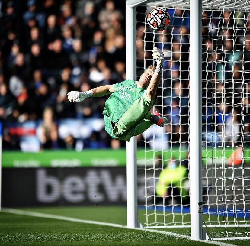 英超第十轮战报阿森纳月度不败豪门集体让路切尔西倒车领跑