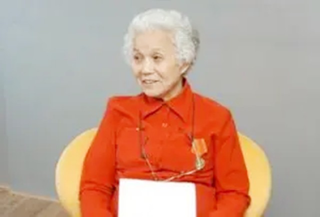 *镕基朱**总理的五戒：不题词、不受礼、不吃请、不剪彩、不批条子