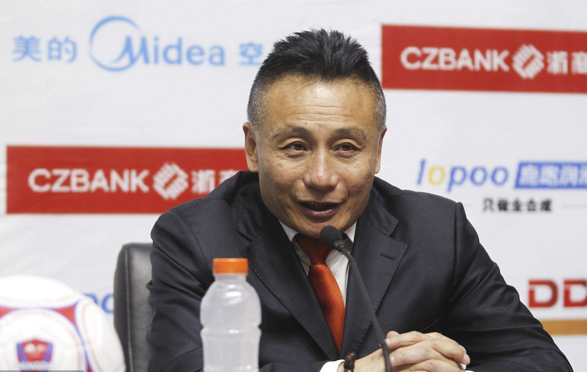 40岁中国足球留洋传奇宣布退役,目前留洋的中国足球运动员有哪些