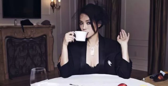 三岁的哪吒小爷有多潮？眼线腮红丸子头