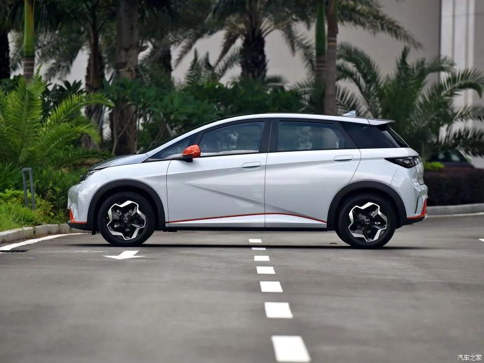 比亚迪第一款真正意义上的新能源汽车－－海豚