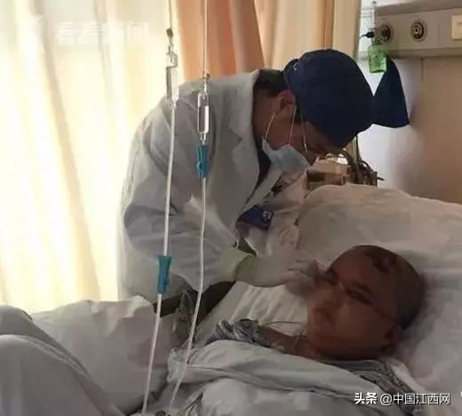 女服务员长发卷进和面机,长发卷入和面机女子挣扎3分钟