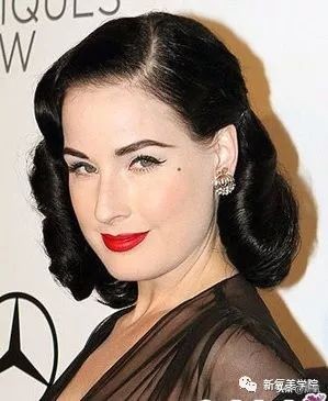 谭松韵蓬松的头,谭松韵摘掉眼镜打扮后惊艳出场