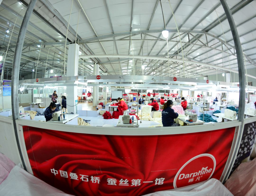 蚕丝被湿水,蚕丝被水太深怎么补救