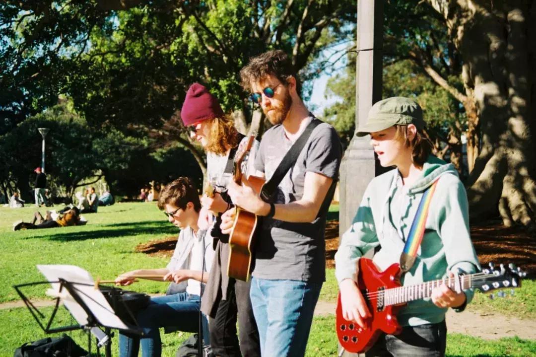 机票太贵往返三千多还有必要去吗,国内往返机票比单程便宜