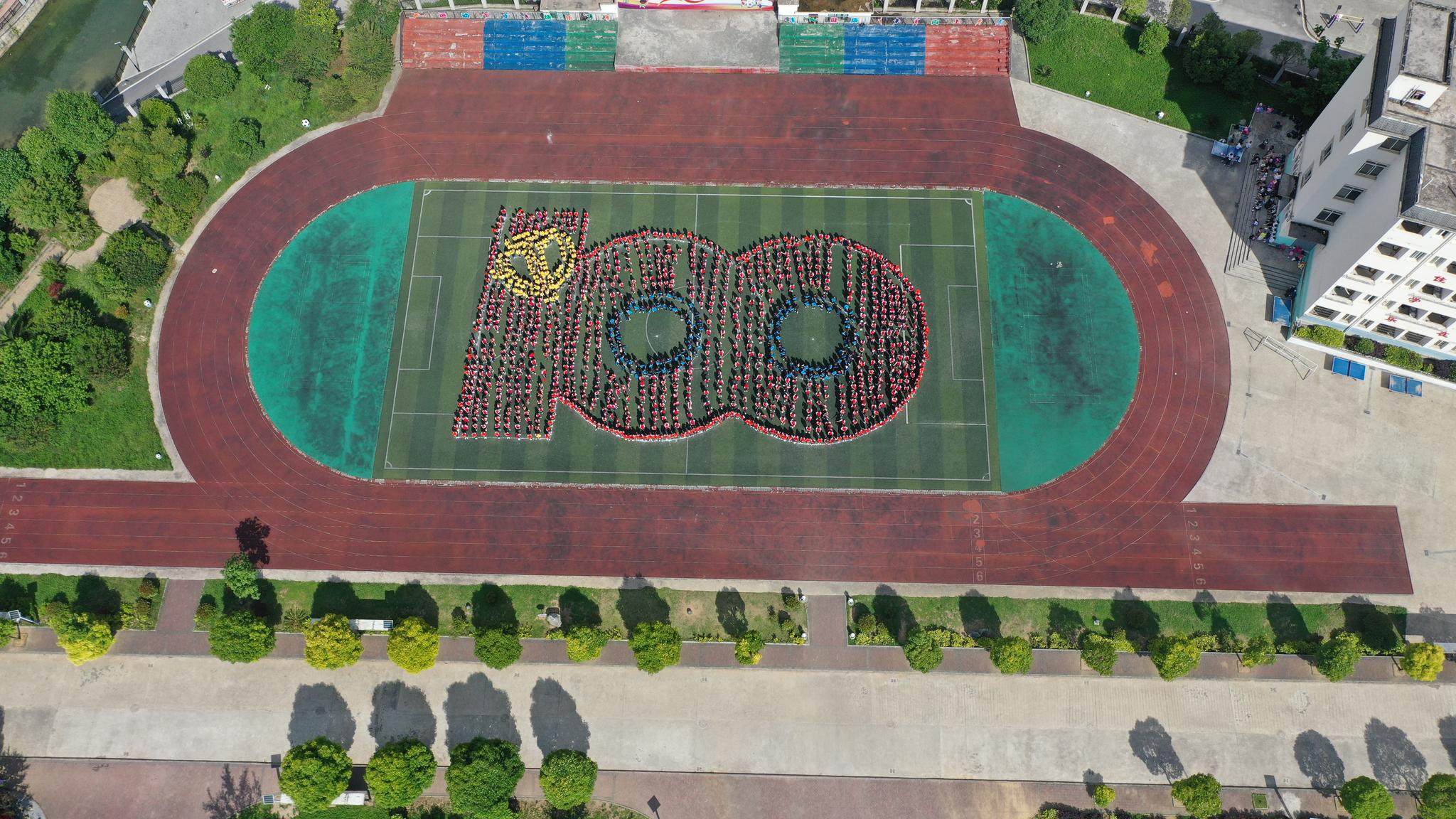小学生庆祝建党100周年集体照,小学生庆祝建党100周年文艺活动