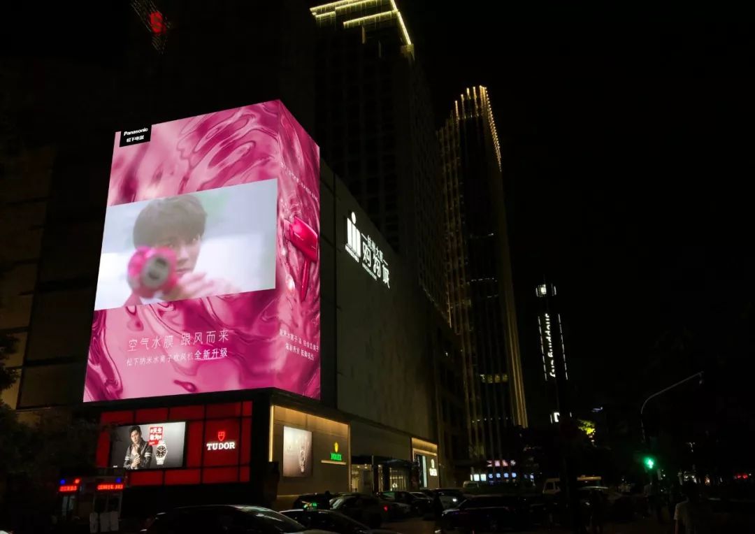 邀李佳琦带货，与梵高联名，吹风机行业爆发“三国演义”