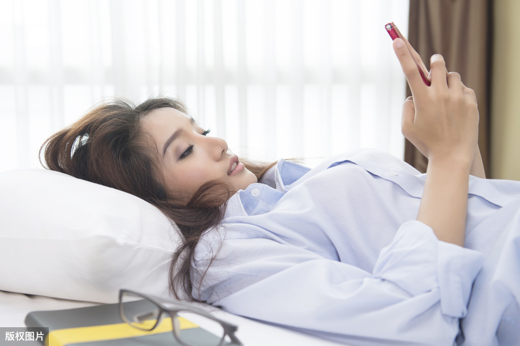 手机被偷，里面太多资料怎么办？女士逛街手机被偷，只用一招找回