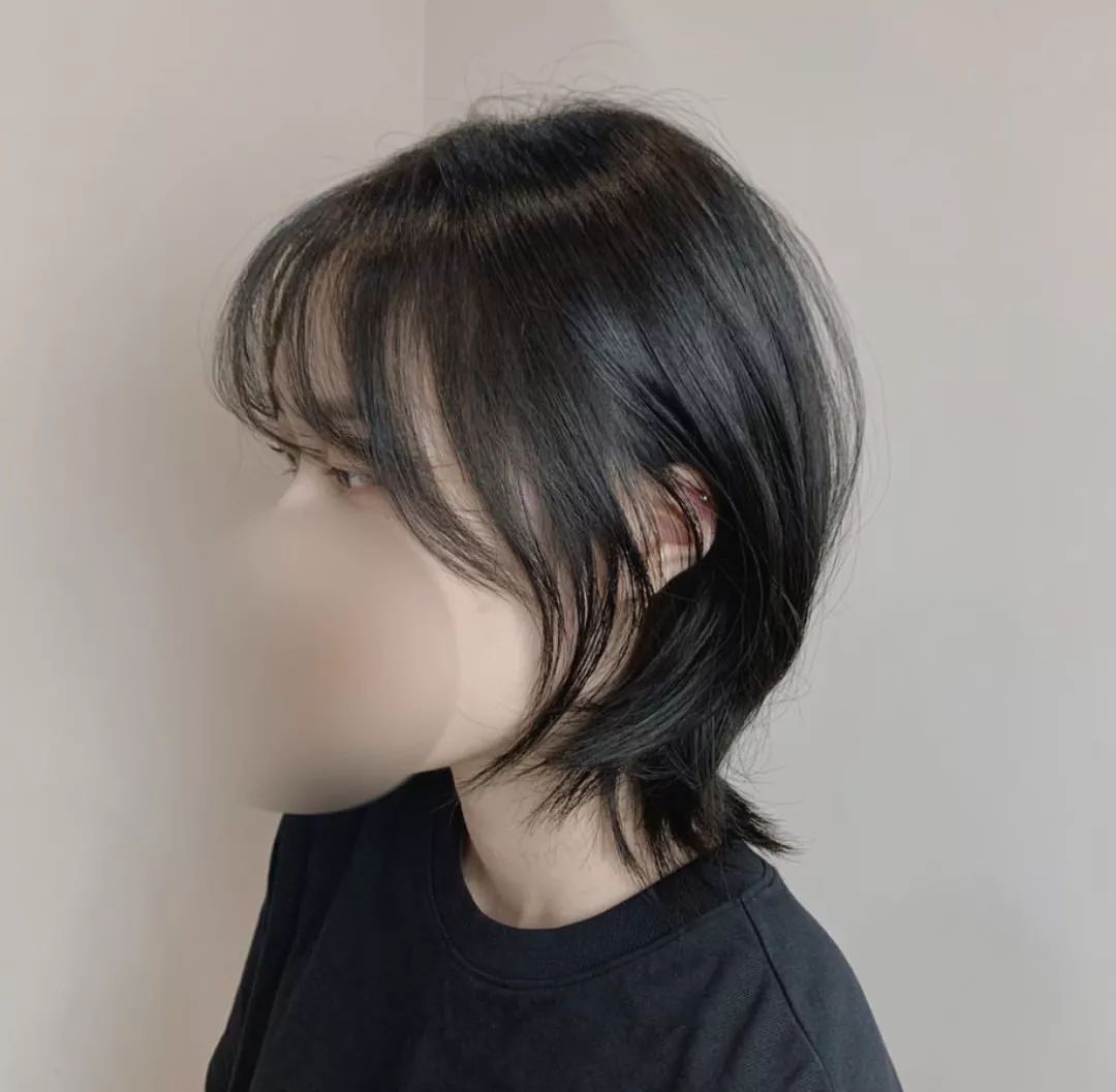 燕尾个性有型的短发,女士短发燕尾造型色彩搭配