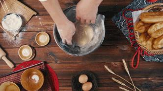 金灿灿的油条,金灿灿的油条一口一个爽爆了