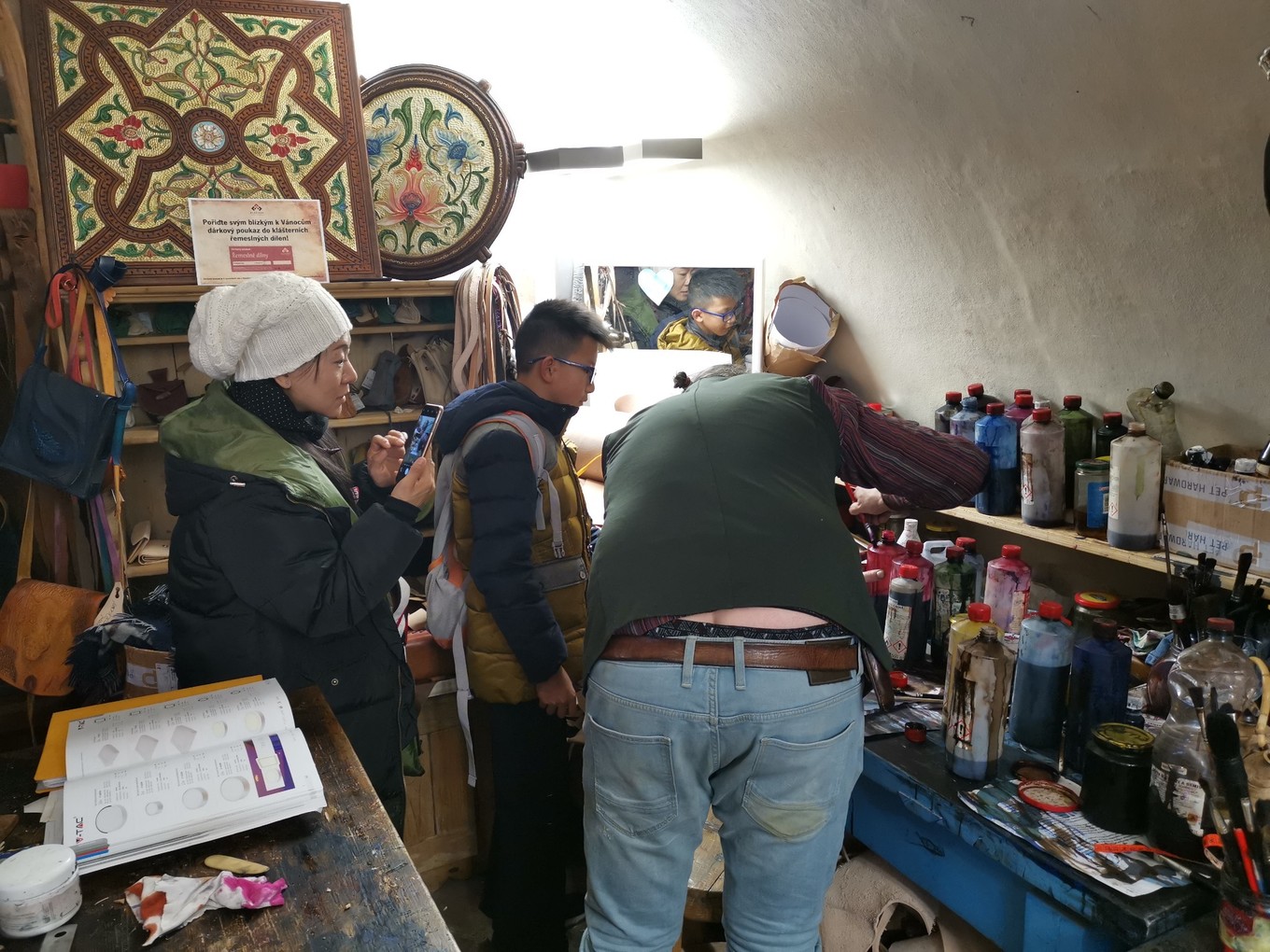 中欧美景美食自驾之旅在CK小镇亲手制作皮具纪念品