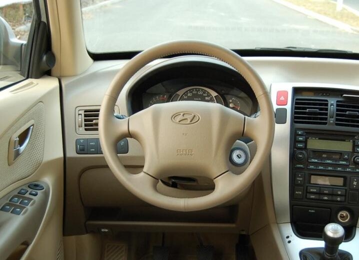 介绍一下23款现代途胜的优缺点,开了16万公里现代全新途胜