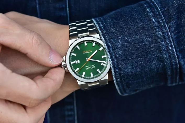劳力士手表为什么叫绿水鬼手表,劳力士绿水鬼是黑表盘还是绿表盘