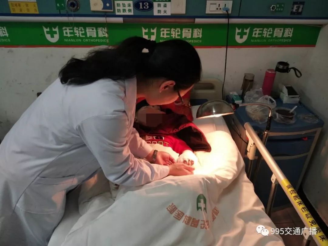 浏阳医院婴儿,小孩出生只有四根手指做手术