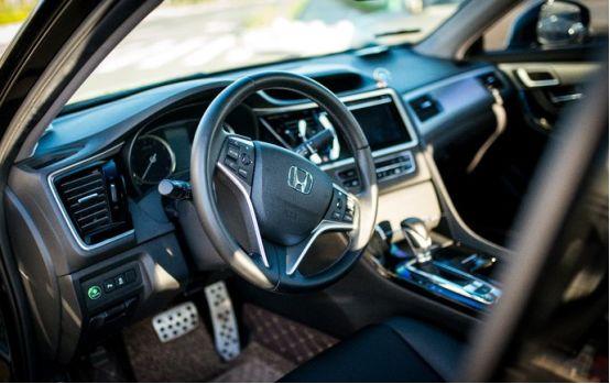 高速之王大众迈腾加速是又快又稳,雅阁迈腾高速稳定性真实感受