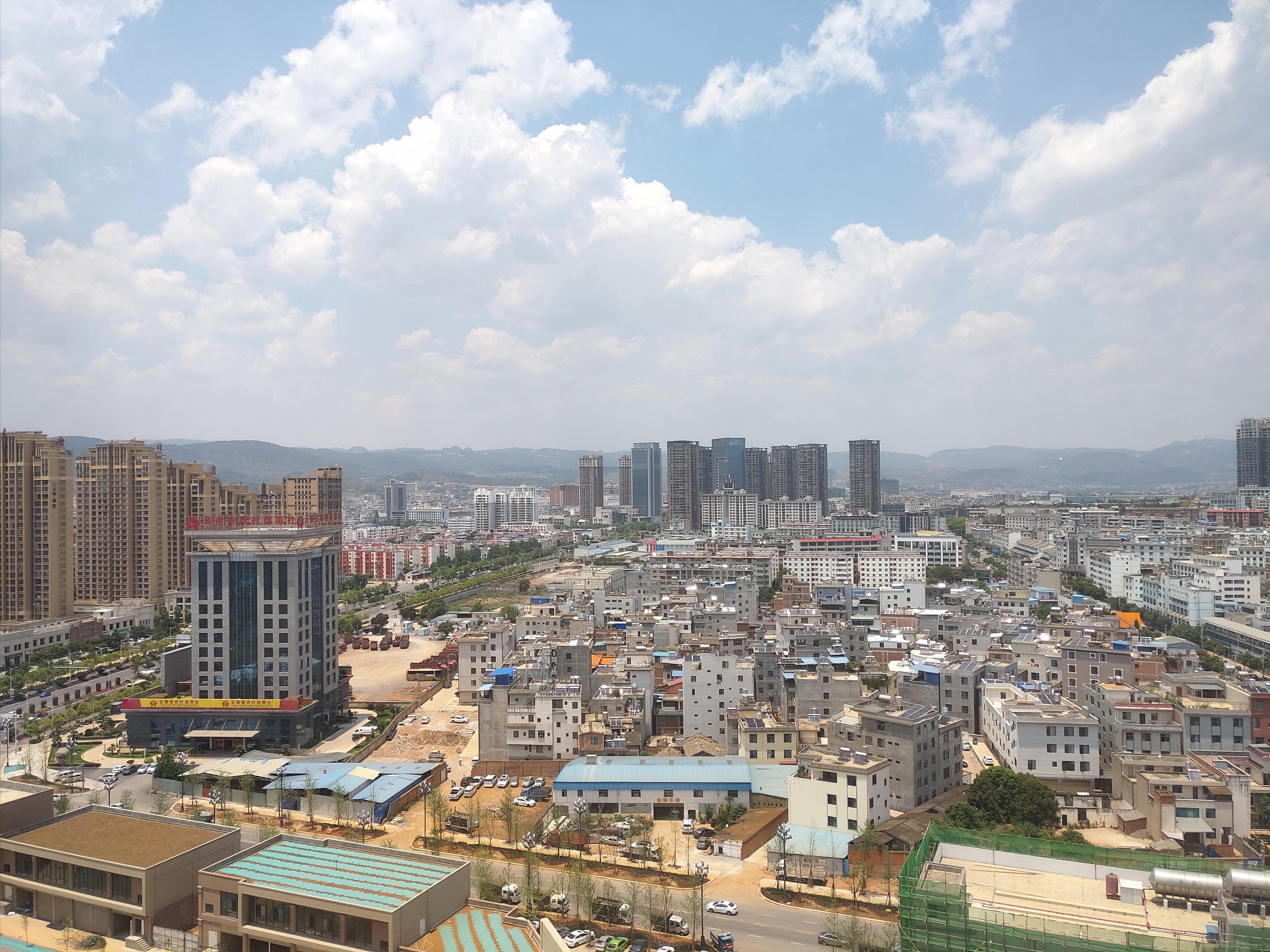 弥勒楼市很忙:重庆房企楼盘来了,隔壁本土项目后续用地也跟上了