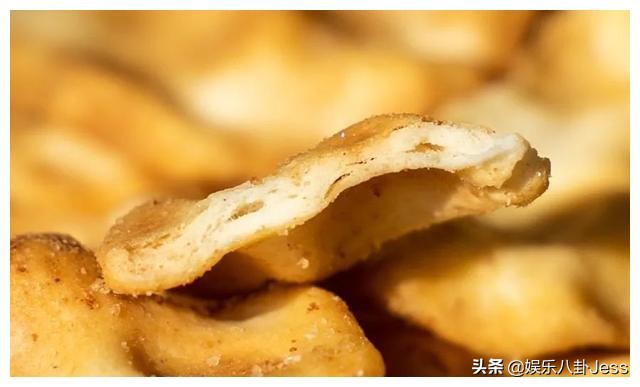 在李佳琦直播间买零食，是个划算的选择吗？