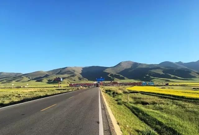 在公路旁随手一拍都是美景,中国有一条公路每一公里都是美景